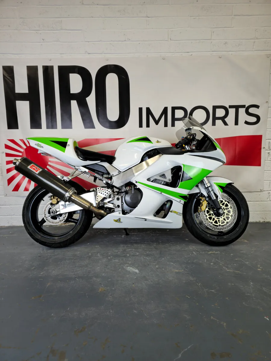 Honda CBR900RR SC44 Track bike - Image 1