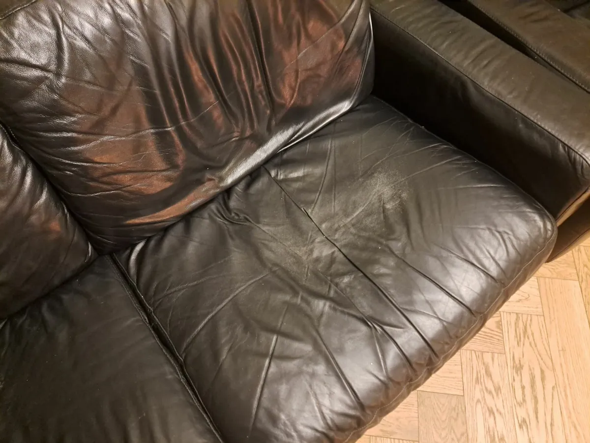 3 seater leather sofa and 2 armchairs - Image 3