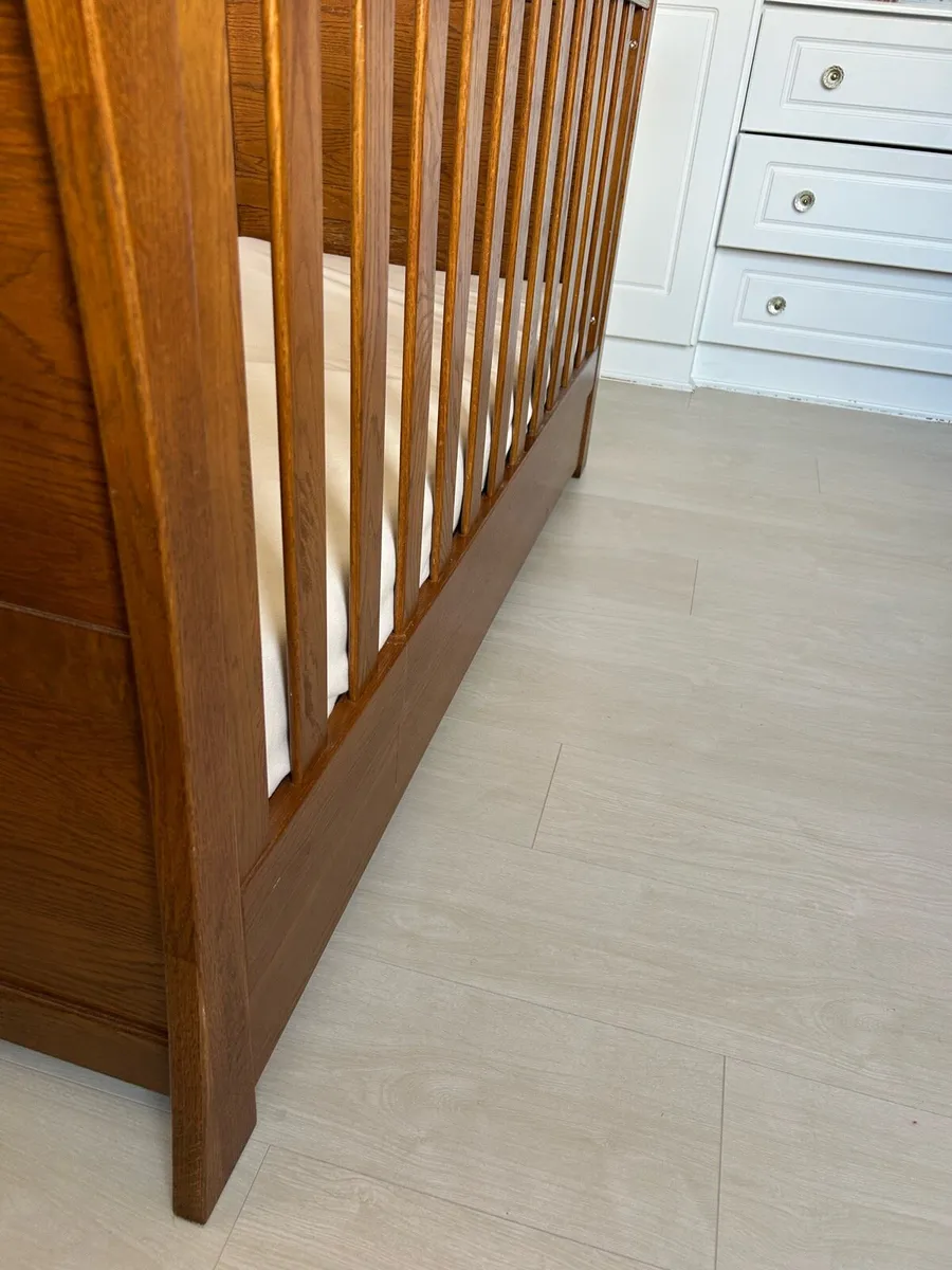 Mamas and Papas Soild Oak Ocean Cot and Cotbed - Image 3