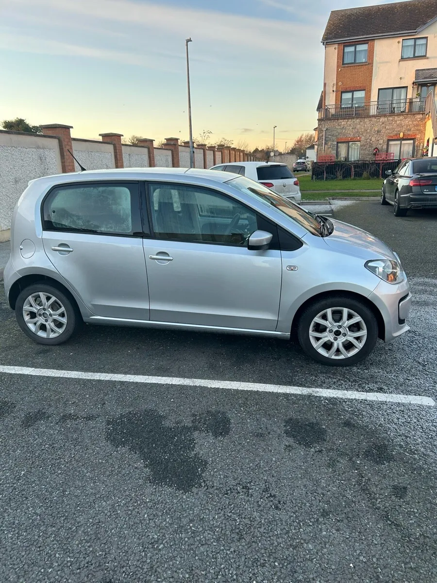 Volkswagen Up 2015 - Image 2