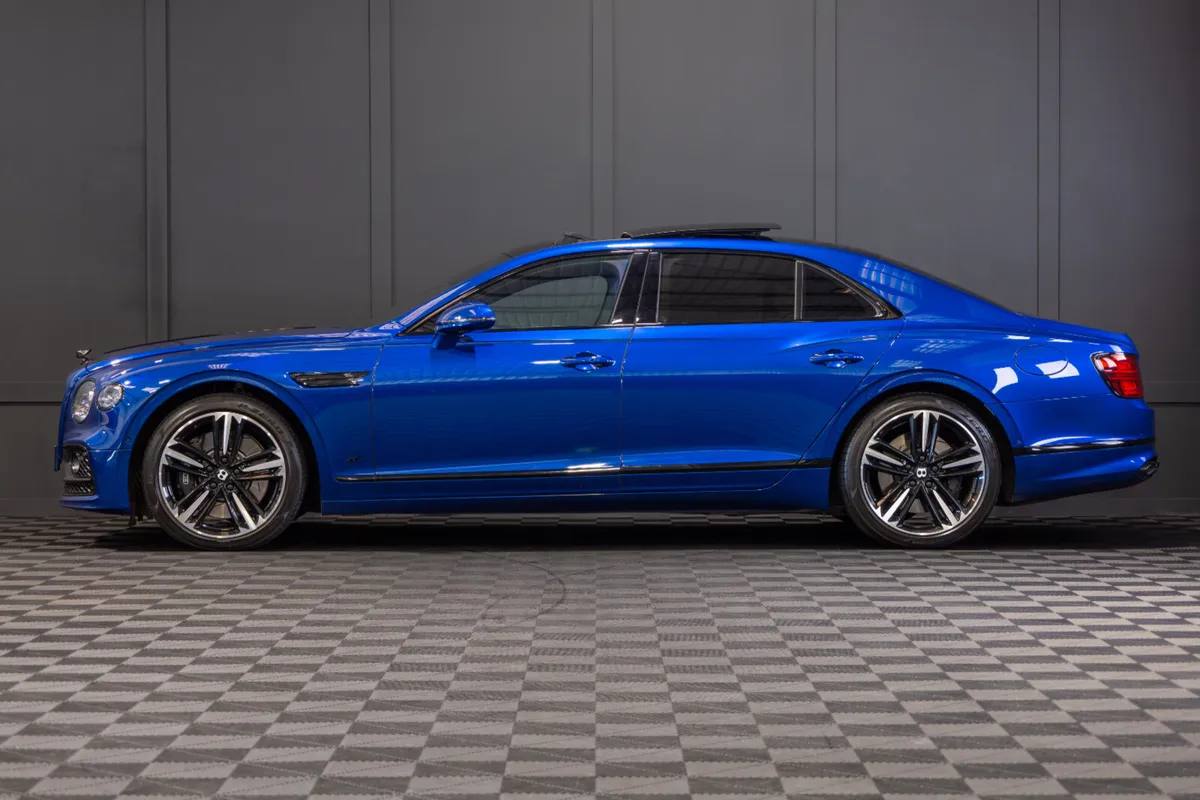 222 Bentley Flying Spur S V6 Hybrid - Image 3
