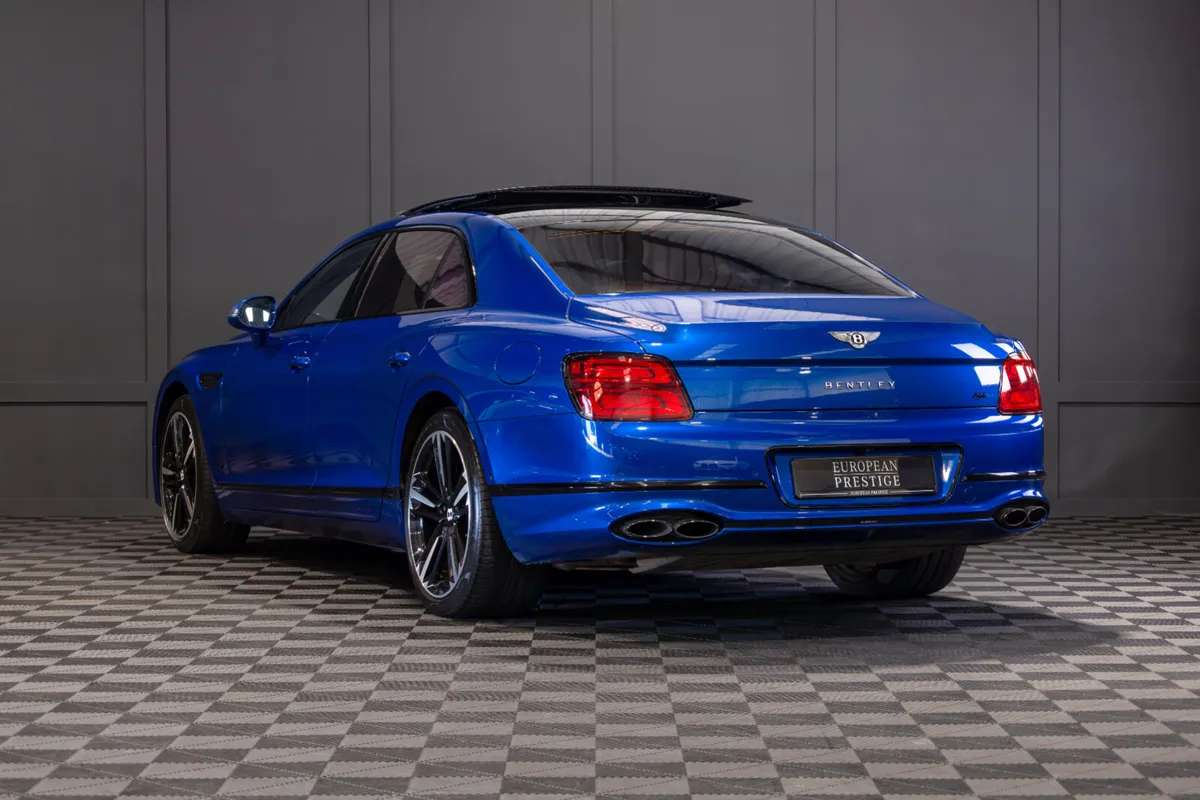 222 Bentley Flying Spur S V6 Hybrid - Image 4