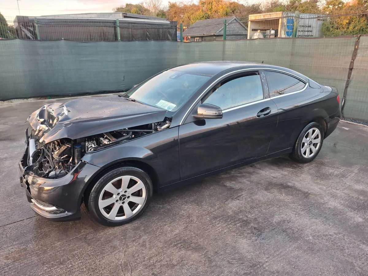 152 Mercedes C-CLASS  Coupe  2.2 Diesel  Automatic - Image 2