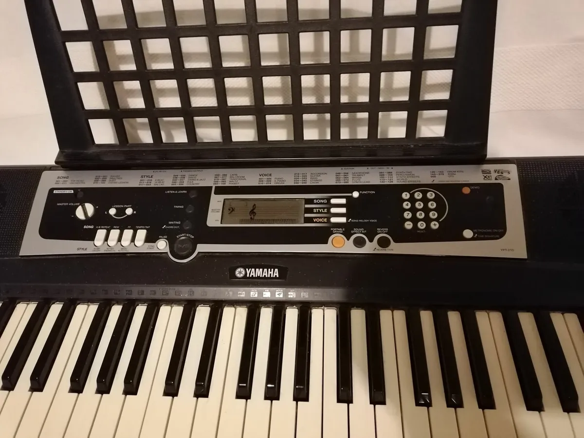 YAMAHA Keyboard - Image 2