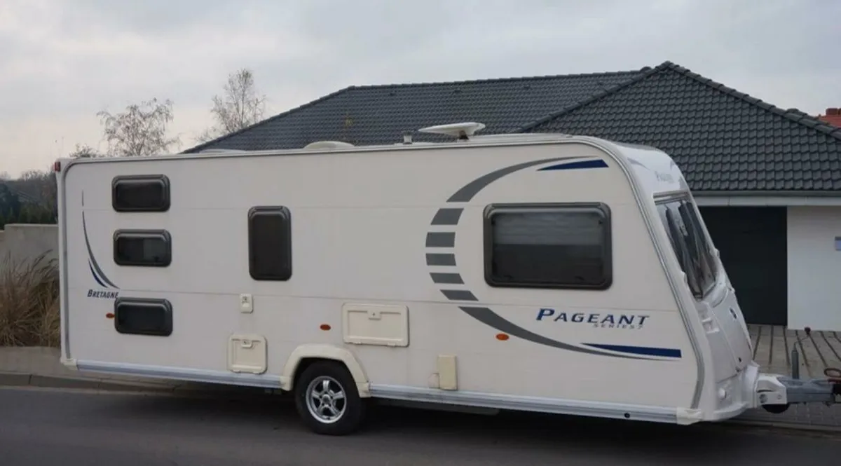 Bailey 6/7 berth with remote mover & Awning - Image 1