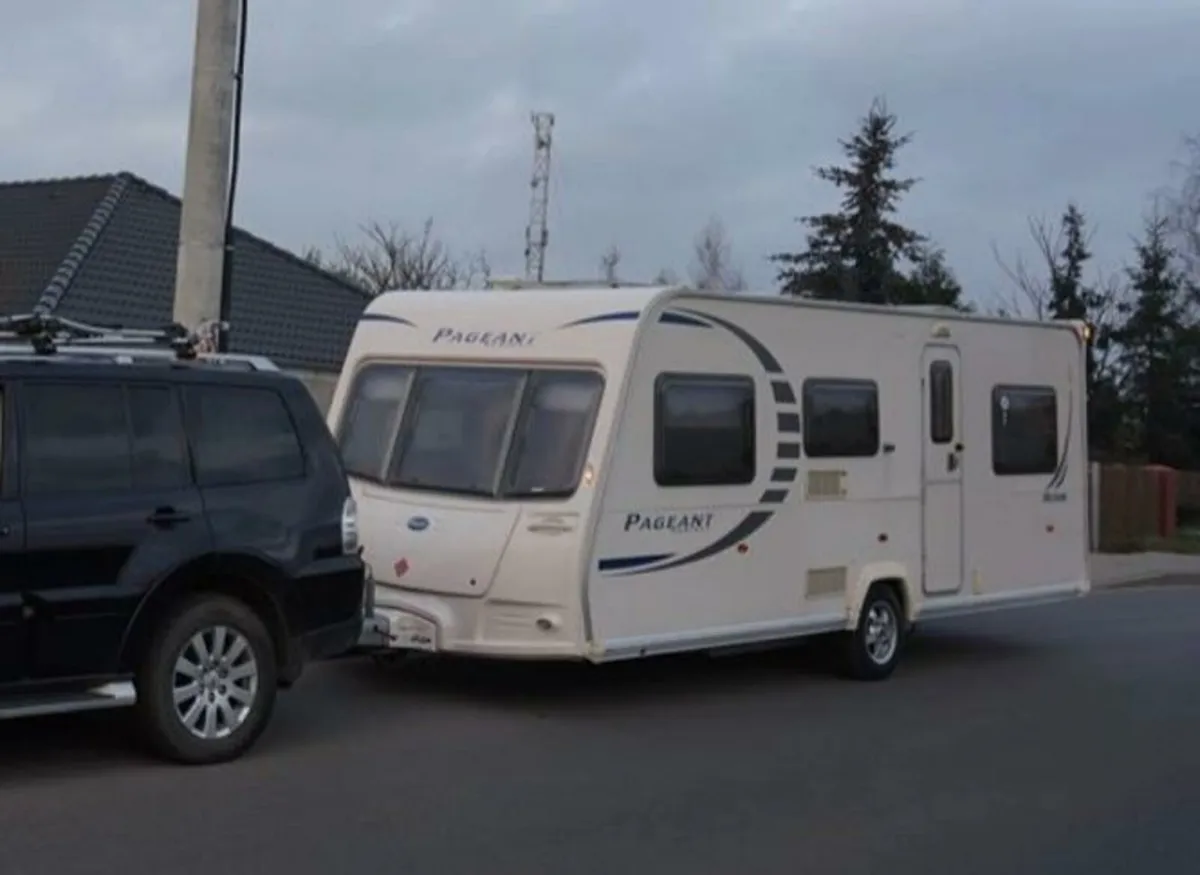 Bailey 6/7 berth with remote mover & Awning - Image 2