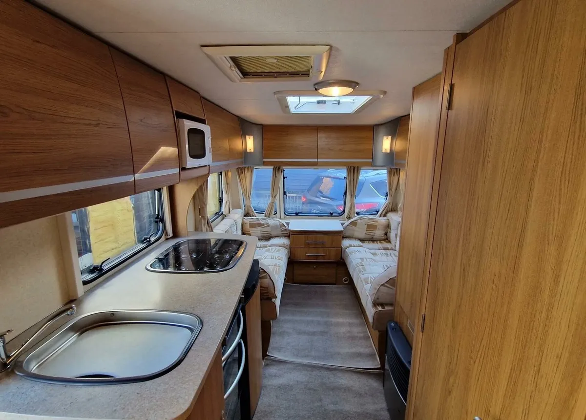 Bailey 6/7 berth with remote mover & Awning - Image 3