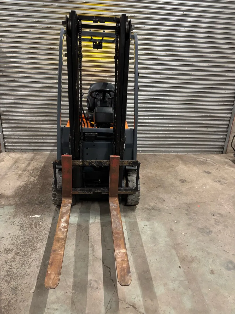 Toyota forklift - Image 4