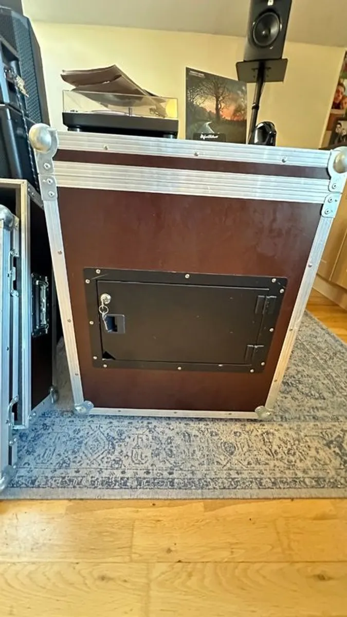Music Rack 12 u with Service Hatch by Thon - Image 3