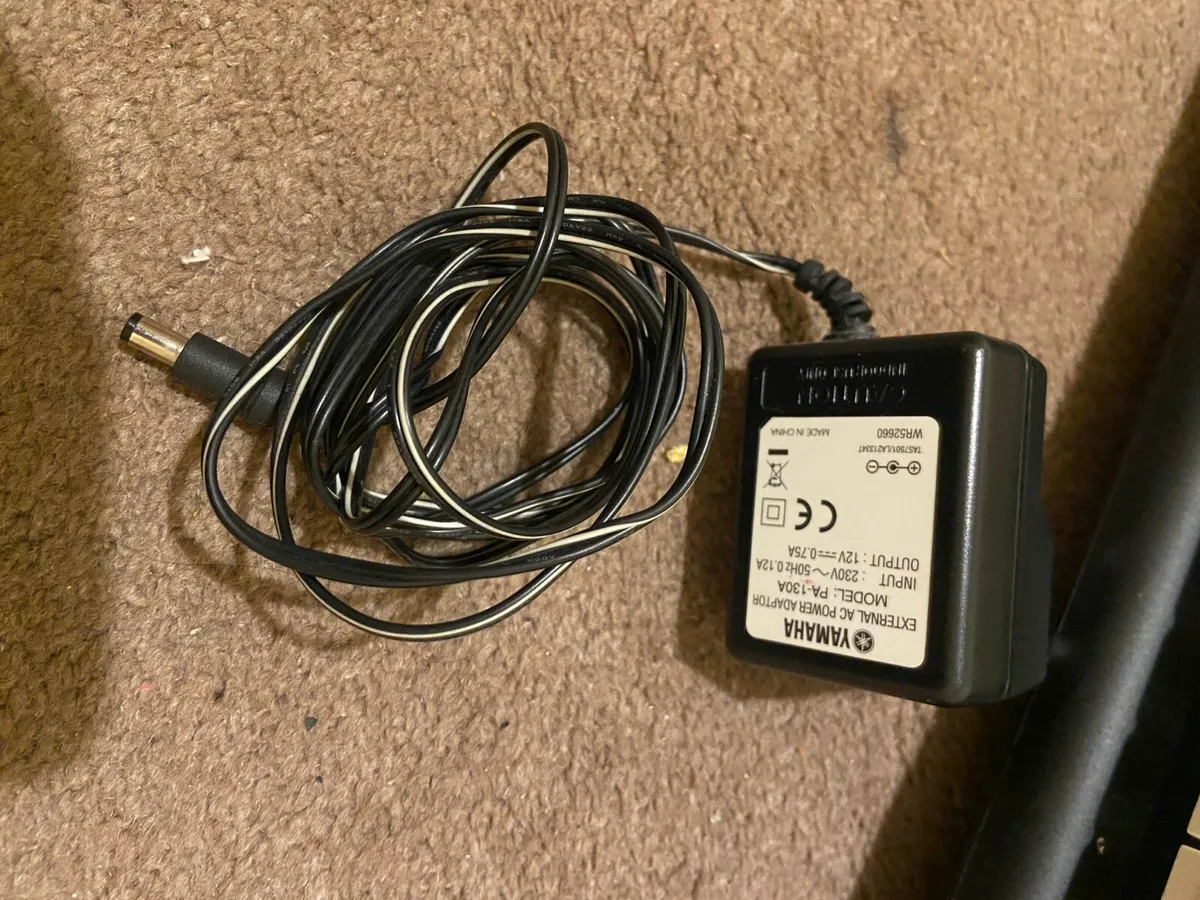 Yamaha YPT-220 61-Key Digital Piano Keyboard - Image 2