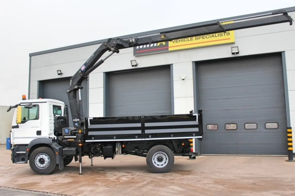 MAN TGM 18-250 TIPPER WITH REMOTE HMF1420K CRANE - Image 4