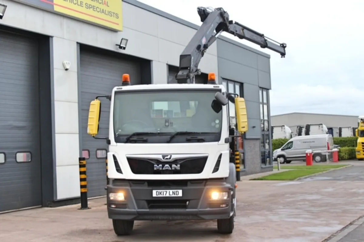 MAN TGM 18-250 TIPPER WITH REMOTE HMF1420K CRANE - Image 2