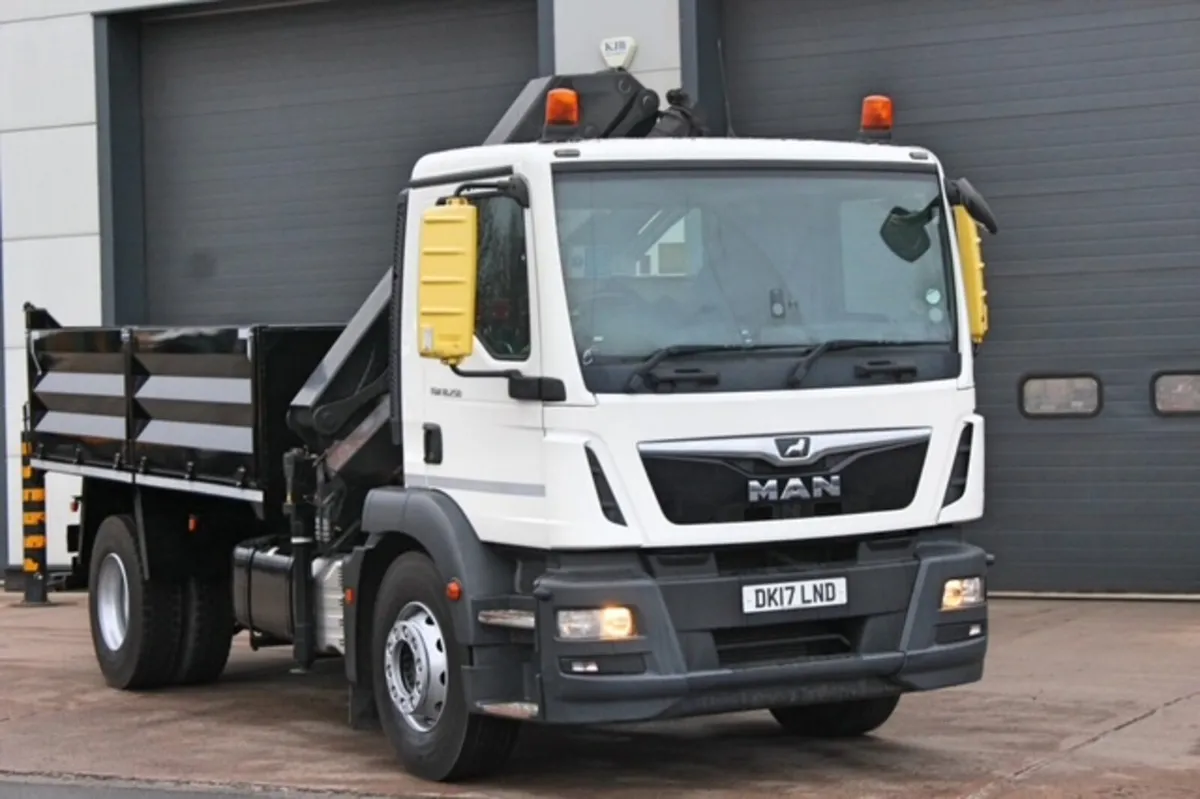 MAN TGM 18-250 TIPPER WITH REMOTE HMF1420K CRANE - Image 1
