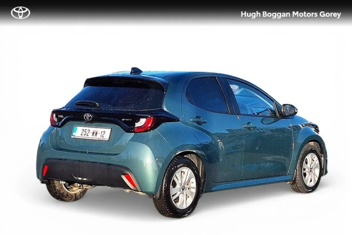 Toyota Yaris YARIS HYBRID 1.5 LUNA - Image 2