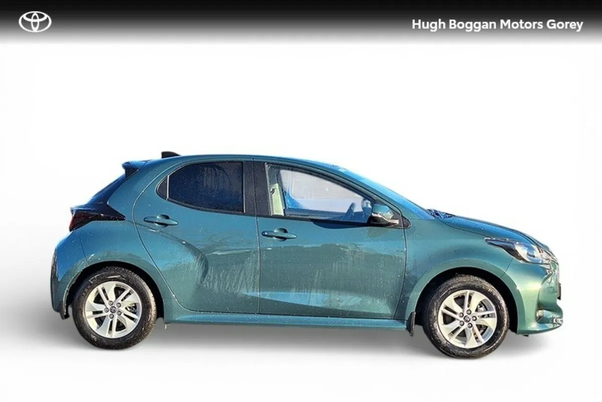 Toyota Yaris YARIS HYBRID 1.5 LUNA - Image 3
