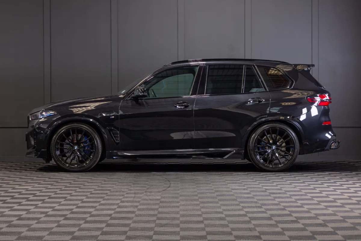 2025 BMW X5 X-Drive 50e M-Sport - Image 3
