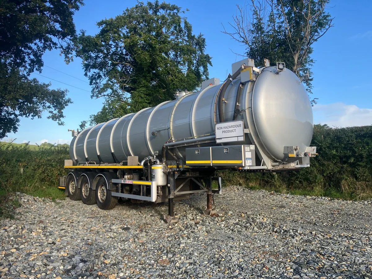 Whale vacuum tanker - Image 1