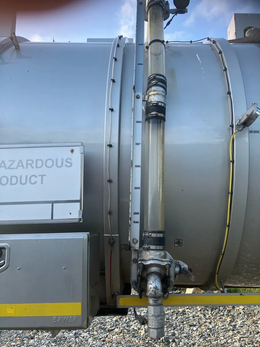 Whale vacuum tanker - Image 4