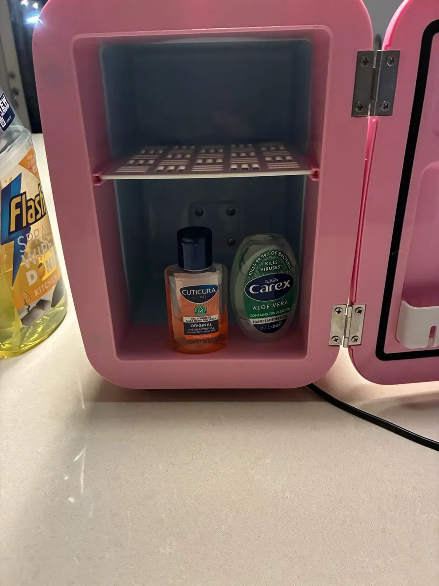 Kids pink mini fridge - Image 2