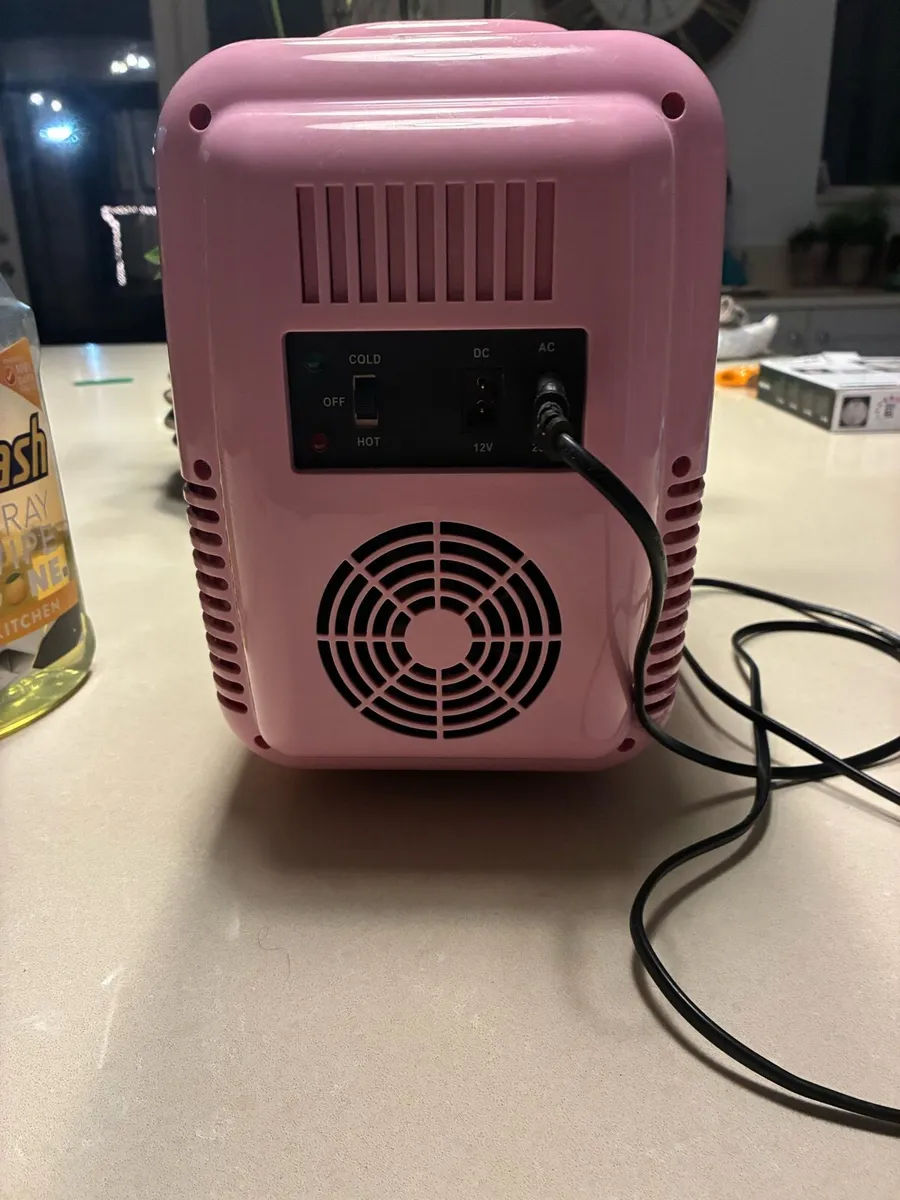 Kids pink mini fridge - Image 4