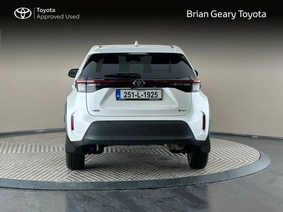 Toyota Yaris Cross Luna Hybrid *Pearl White* - Image 2