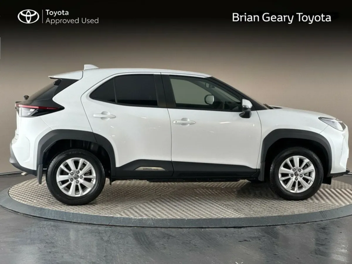 Toyota Yaris Cross Luna Hybrid *Pearl White* - Image 3