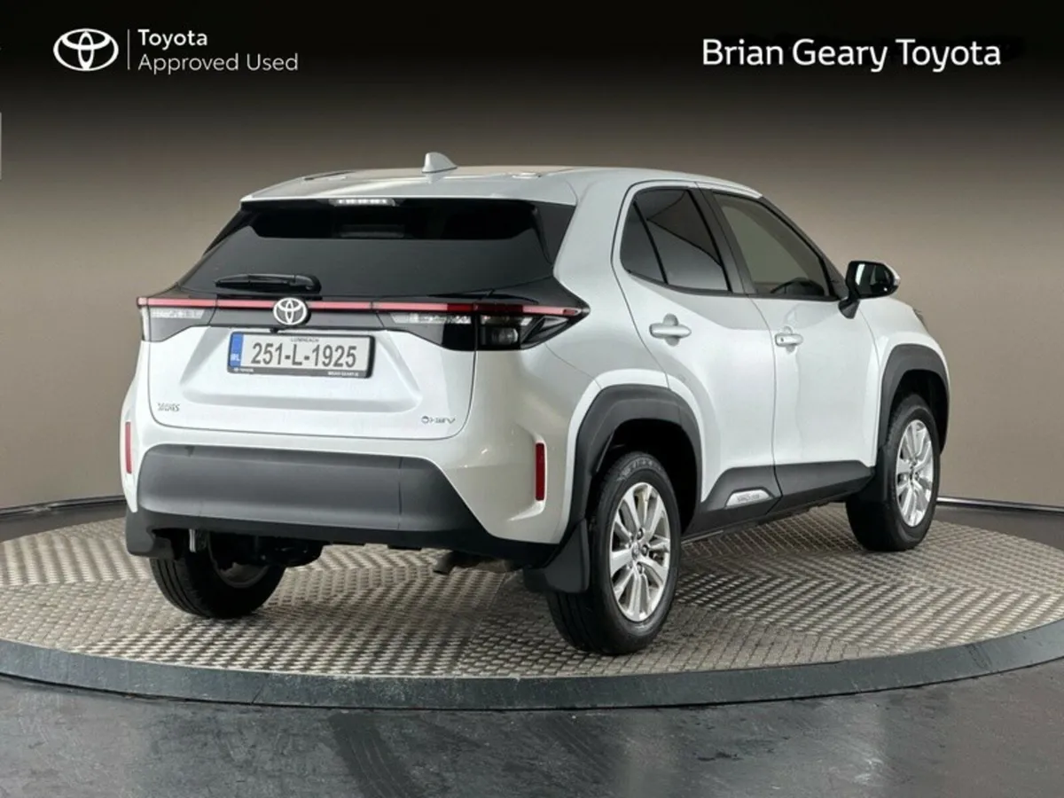 Toyota Yaris Cross Luna Hybrid *Pearl White* - Image 4