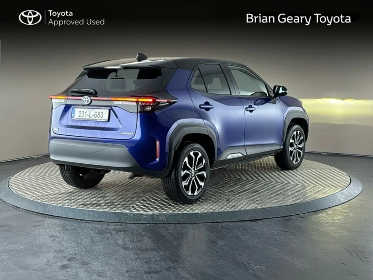 Toyota Yaris Cross LunaSport Hybrid - Image 2