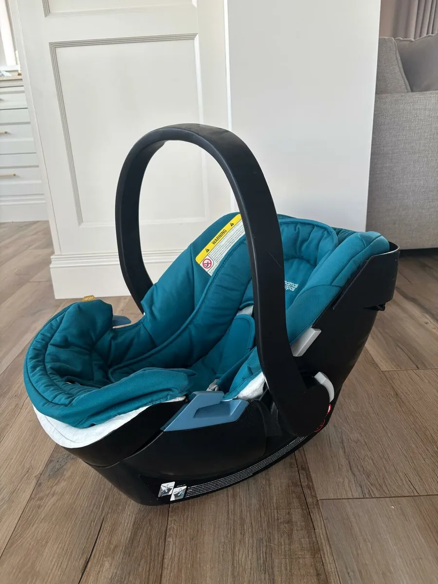 Mamas and papas - car seat, stroller and bassinet - Image 2