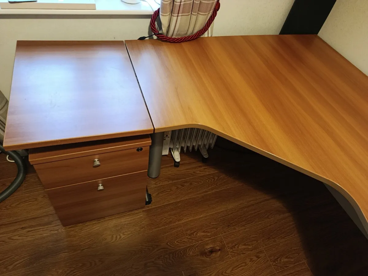 Office desk - Image 2