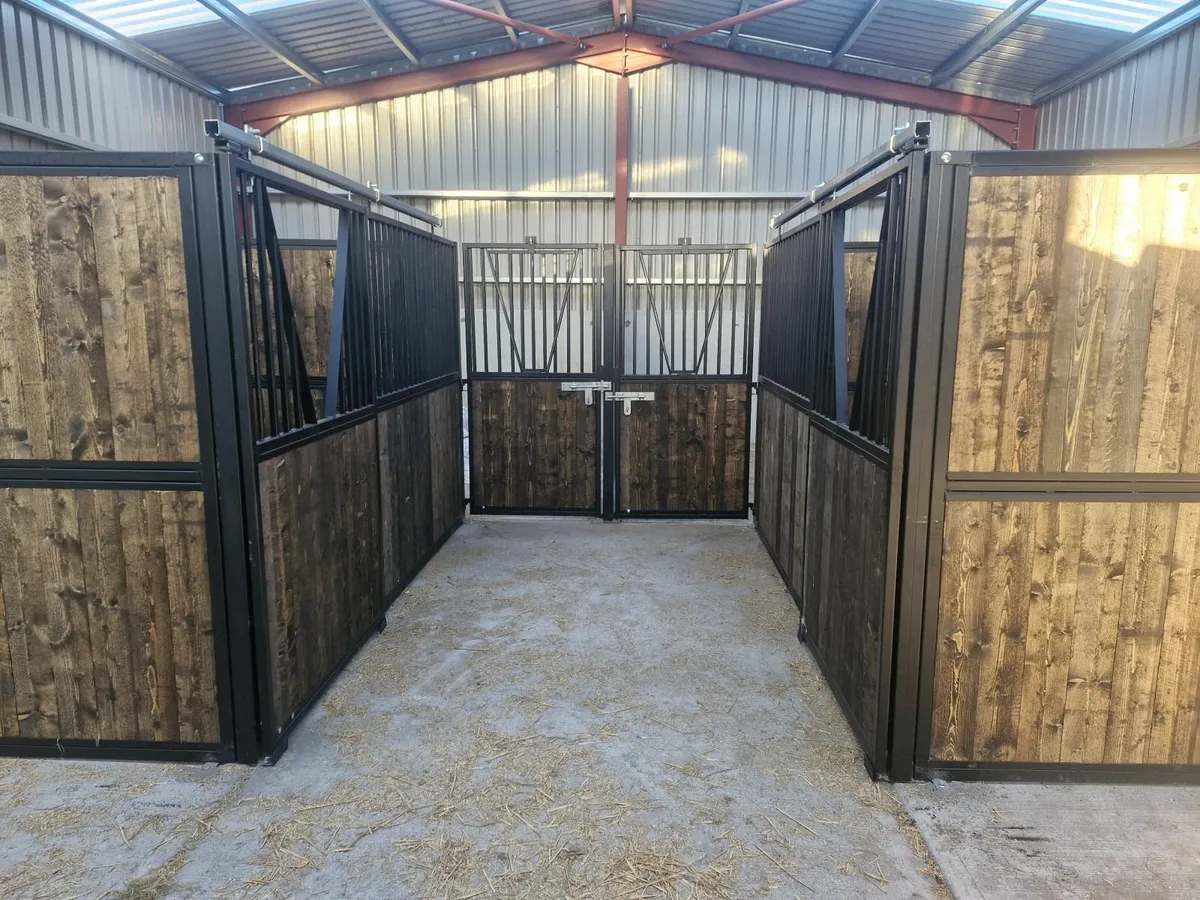 Stables, stable doors ,arena mirrors - Image 1