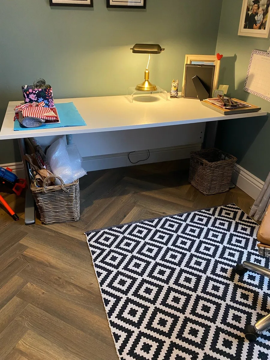 Office Desk. - Image 1