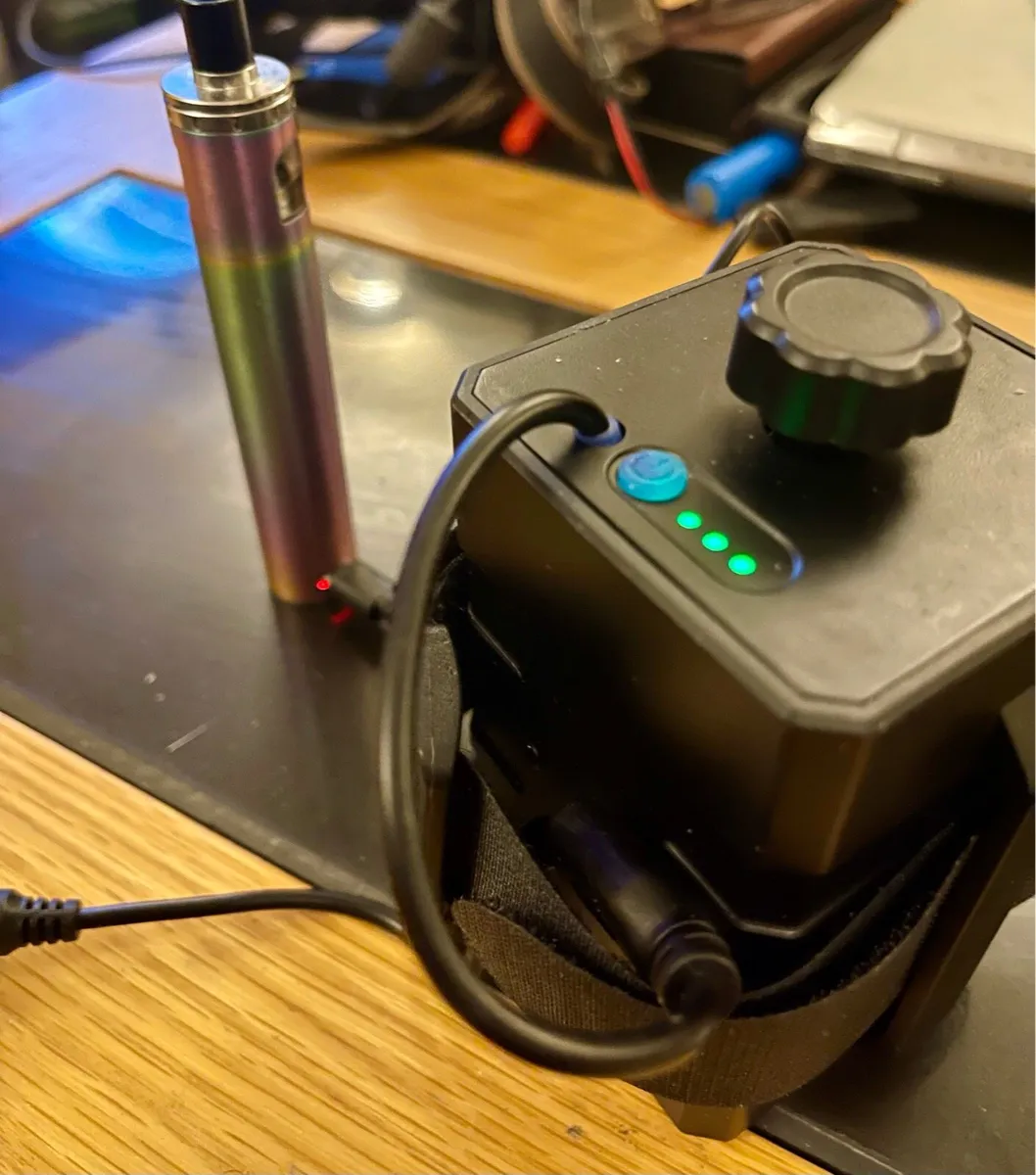 Waterproof 12 V battery pack 3x 26650s + charger - Image 3