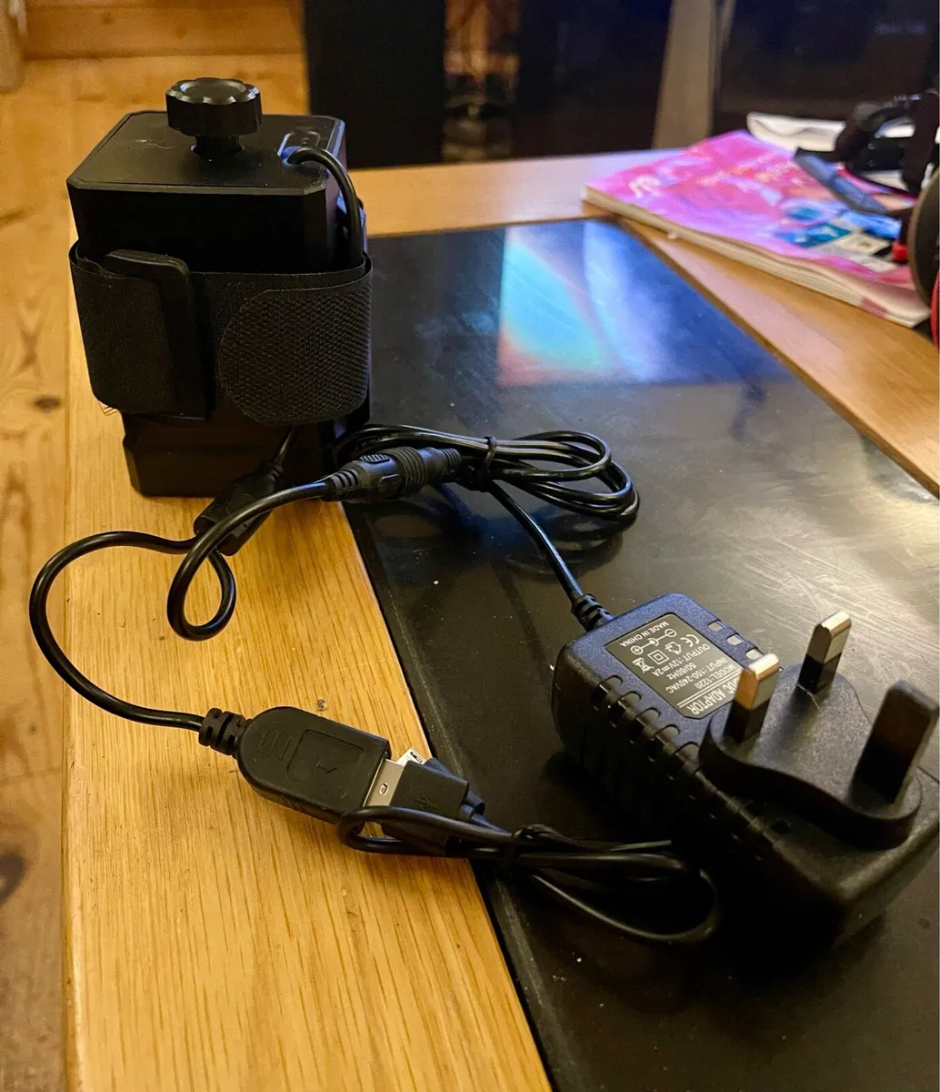 Waterproof 12 V battery pack 3x 26650s + charger - Image 4