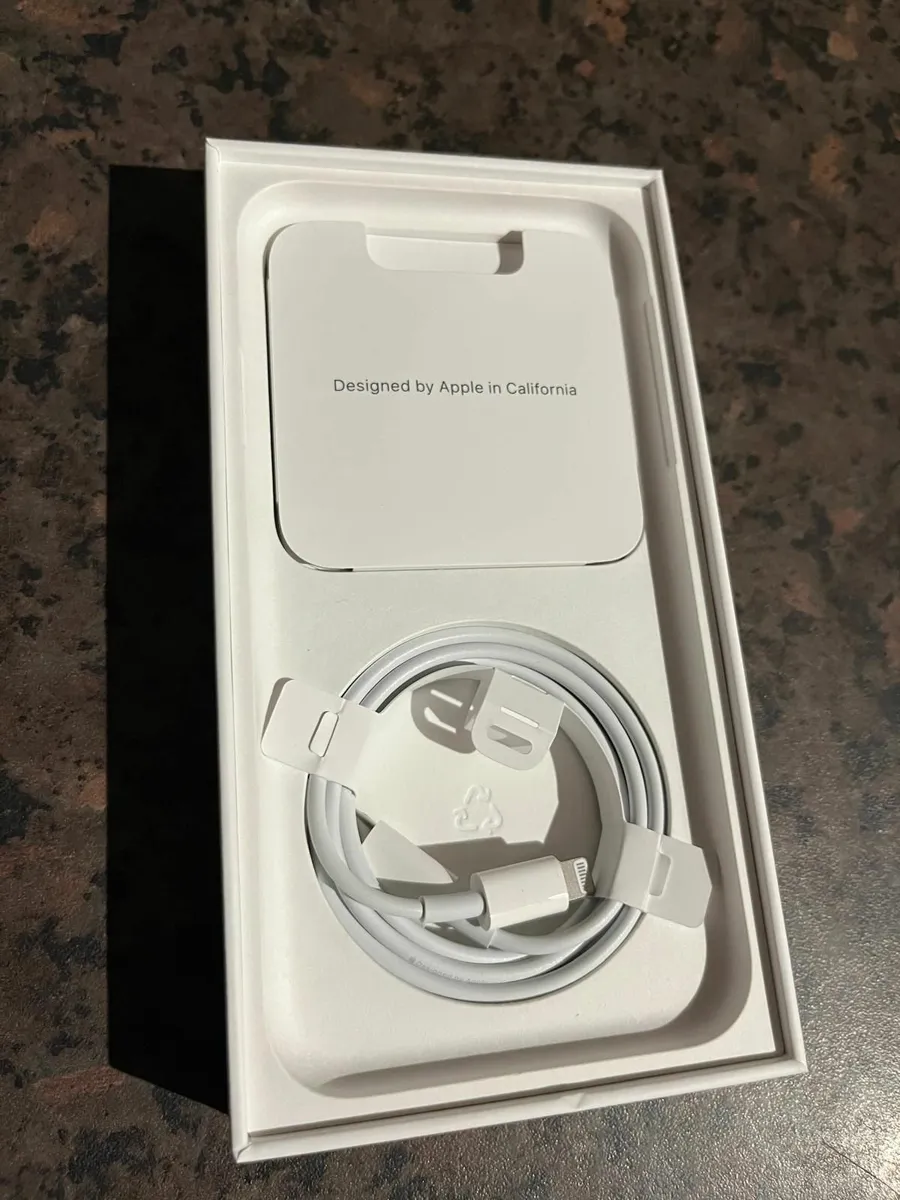 APPLE IPHONE 11 64GB, MINT CONDITION €180 - Image 2