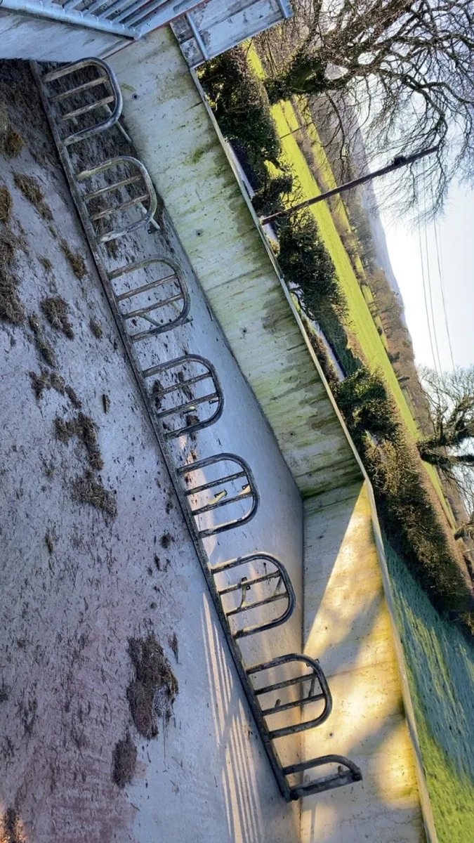 Tombstone feed barriers