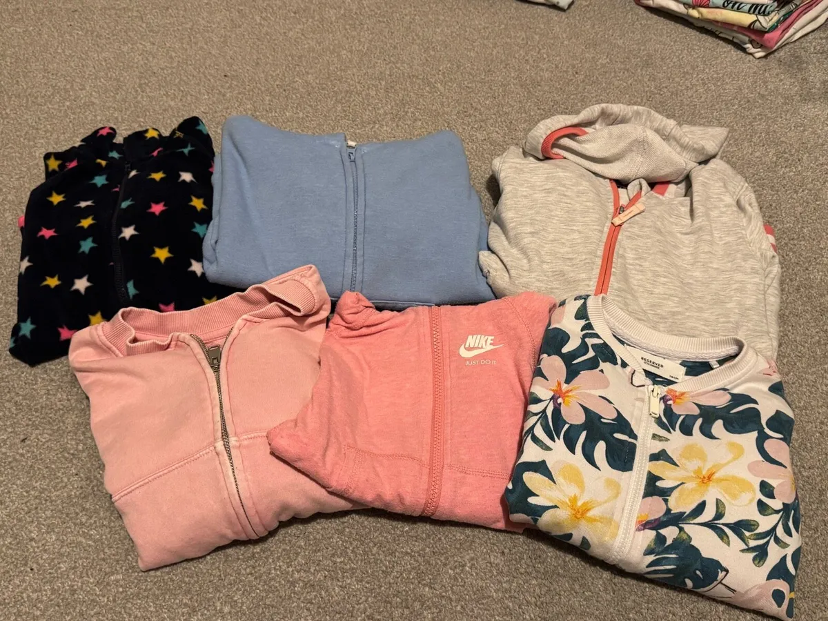 ~ 90 items Bundle clothes for a 6 yeas old girl - Image 3