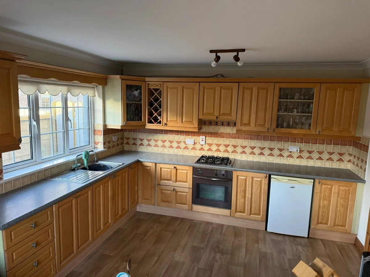 Kitchen units - Image 1