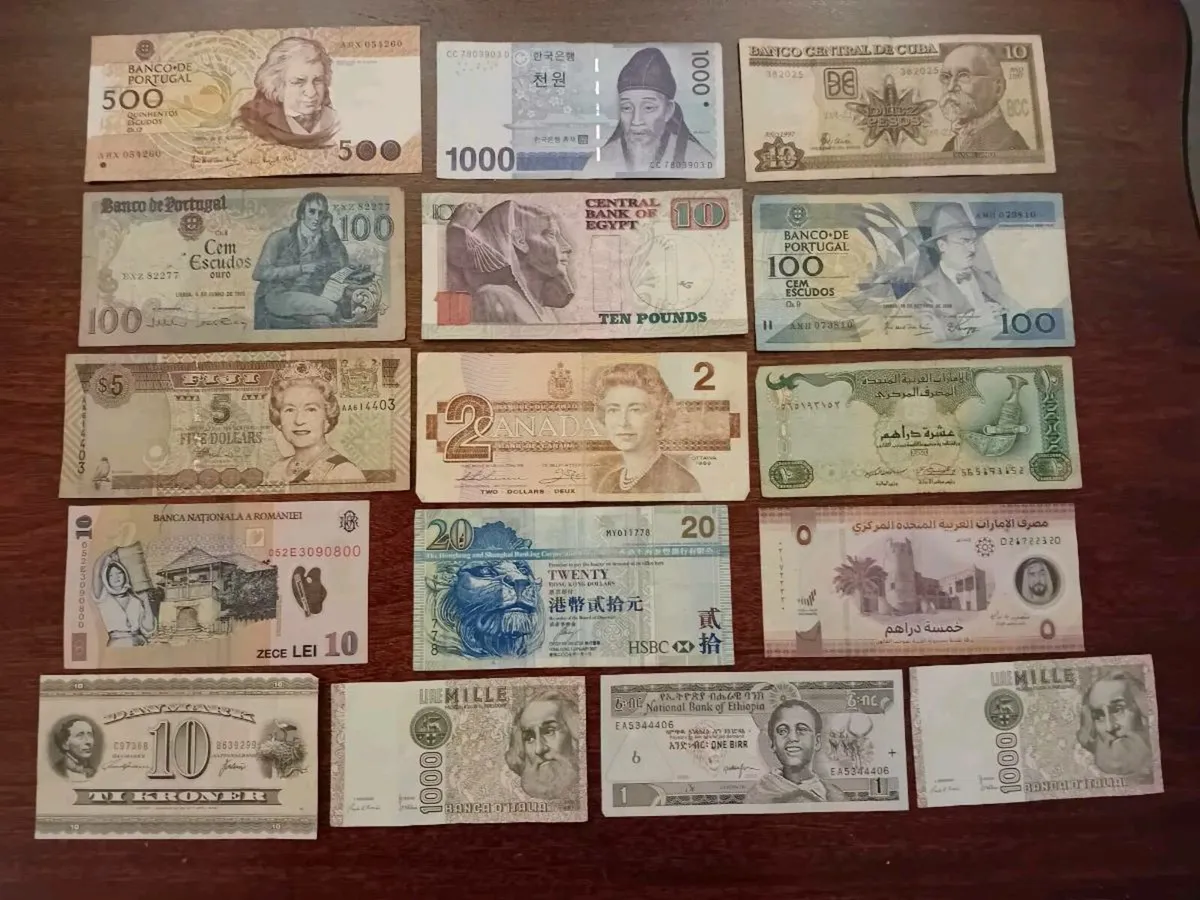 Old bank notes - Image 1