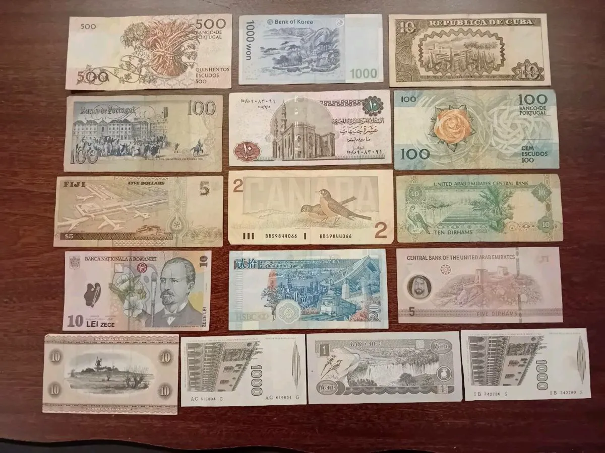 Old bank notes - Image 2