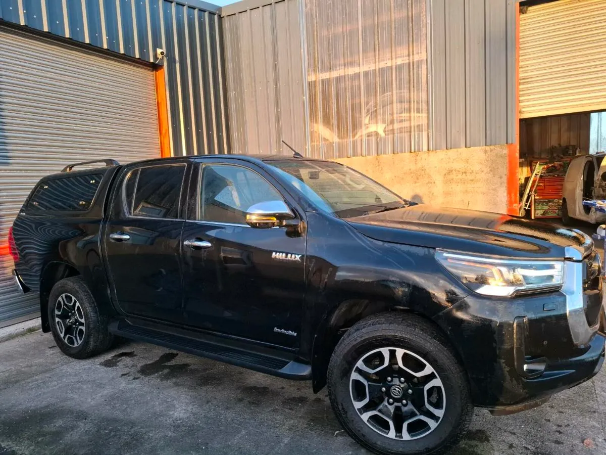HILUX INVINCIBLE 2.8 AUTO  6 MONTHS WARRANTY - Image 1