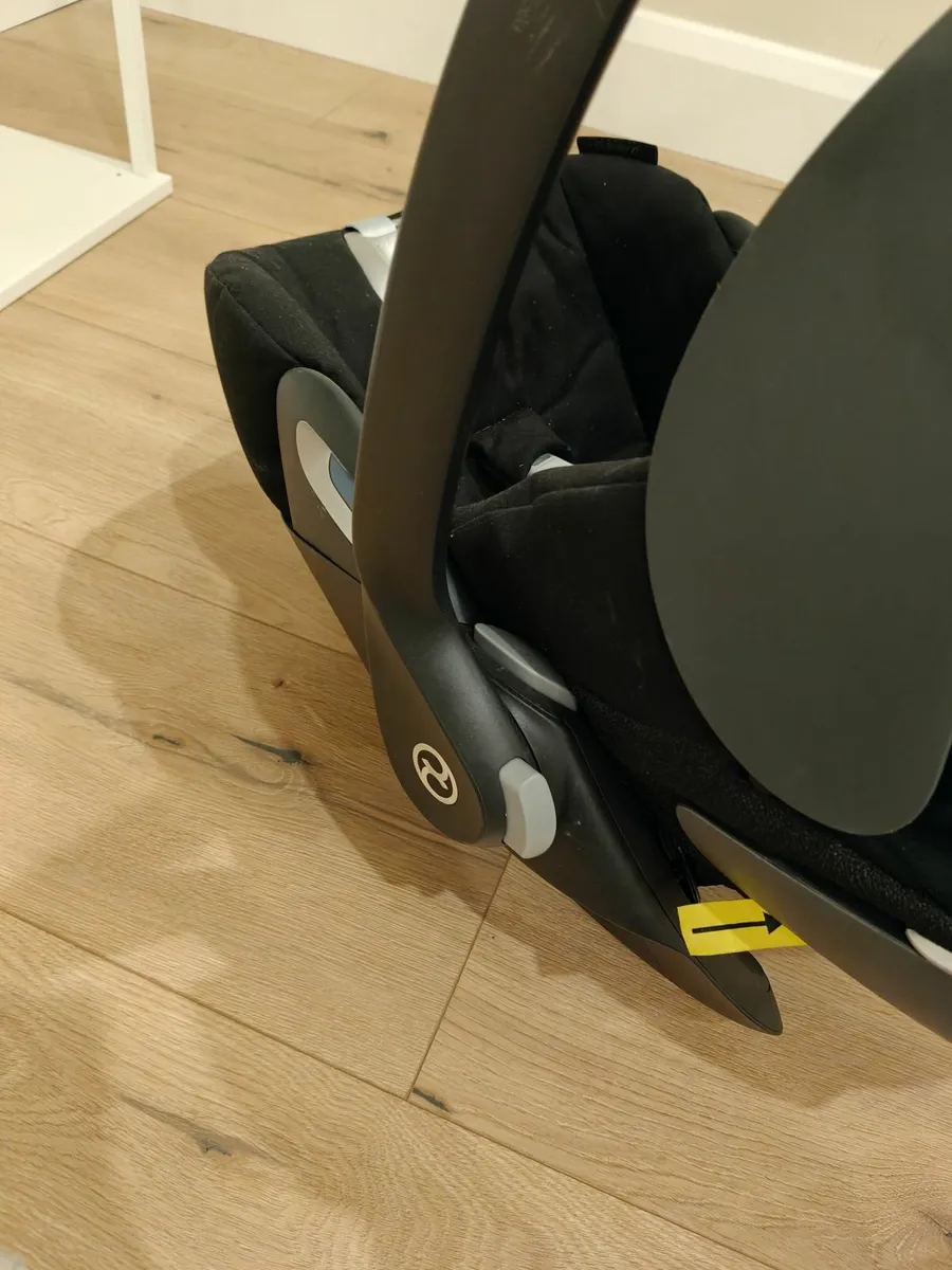 Car seat and base - Image 4