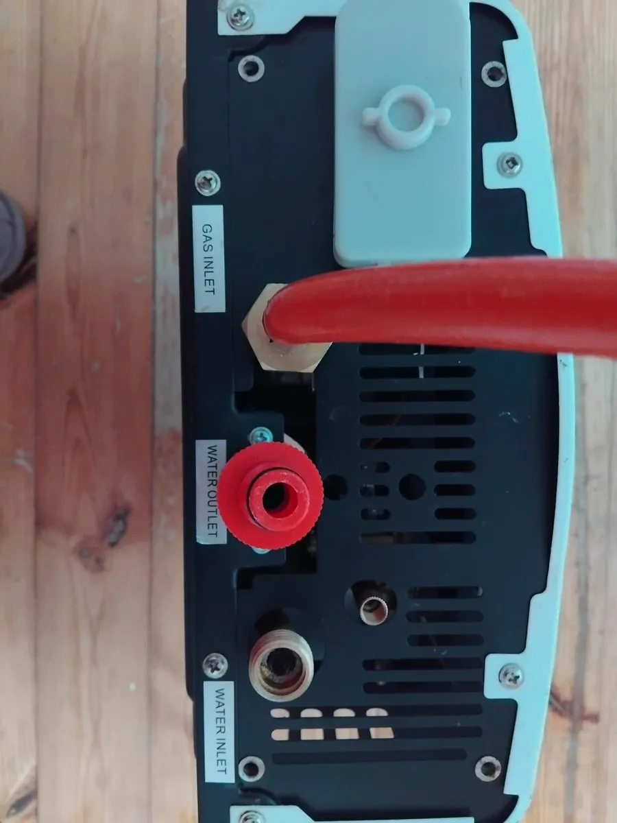 5 litre Tankless Gas Water Heater/Shower - Image 4