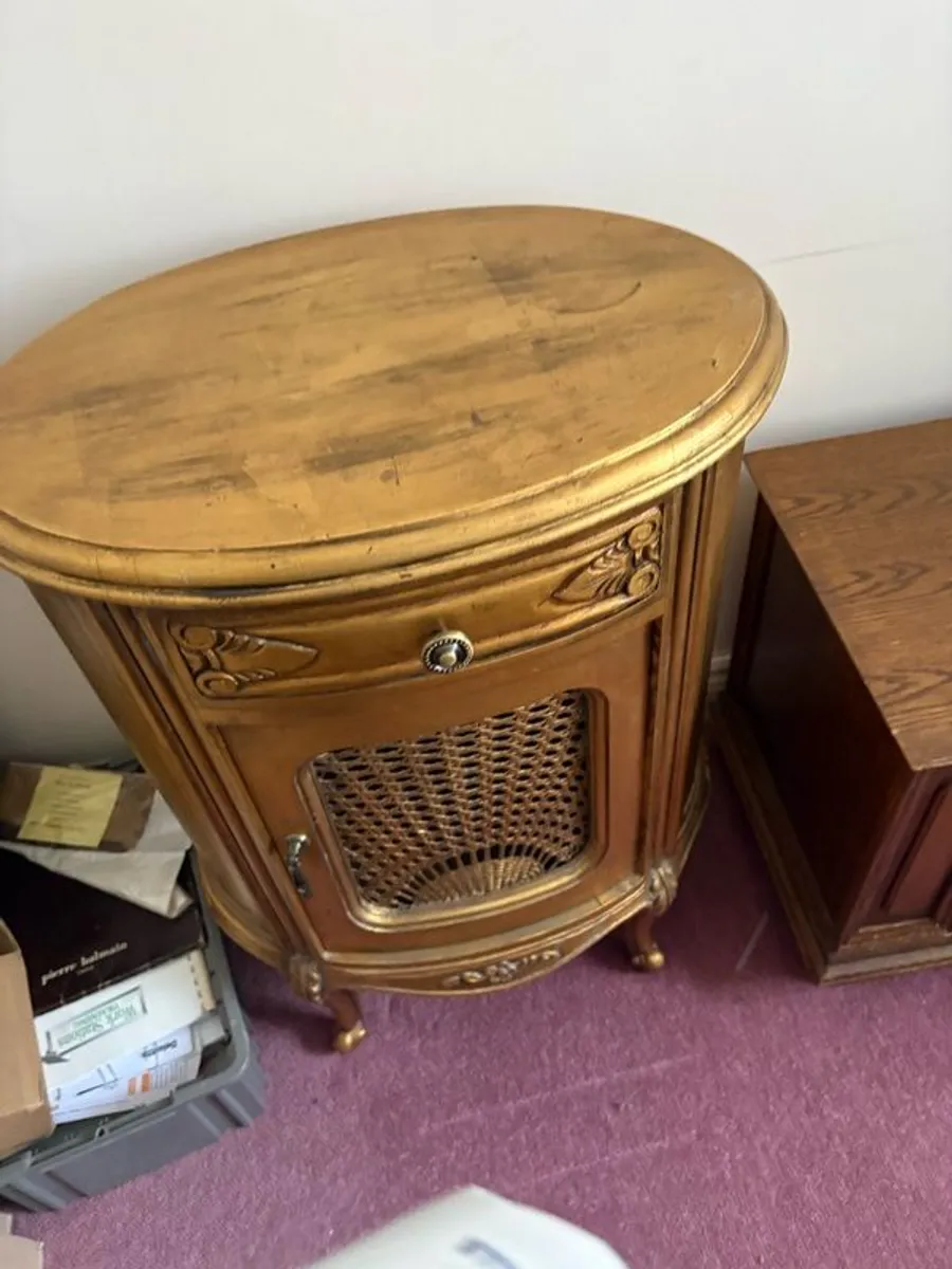 Beautiful gold cabinet - Image 1