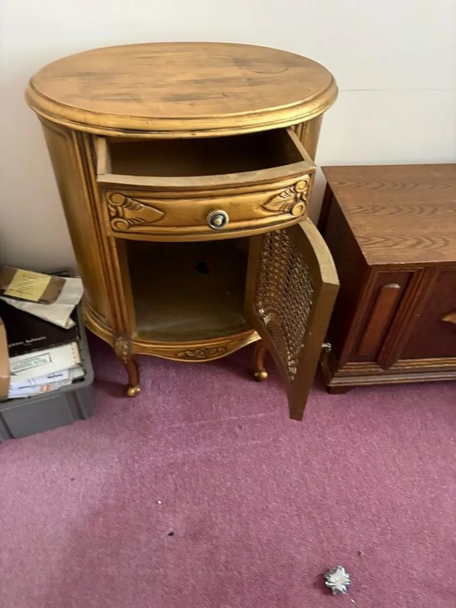 Beautiful gold cabinet - Image 3