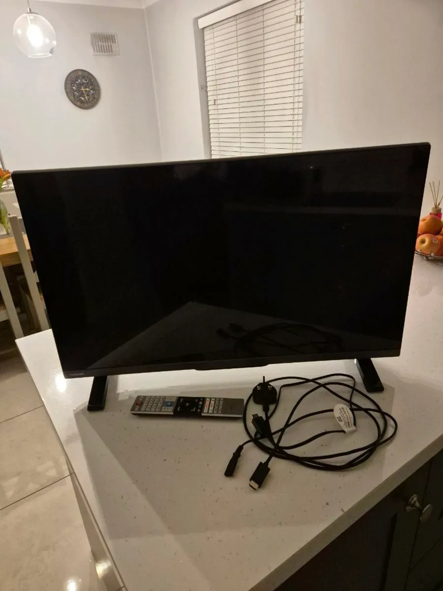 Toshiba 32" TV - Image 1
