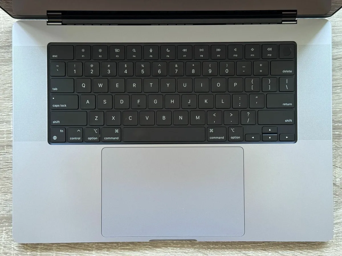 MacBook Pro 16" 2021 M1 Pro | 32GB | 512GB - Image 3