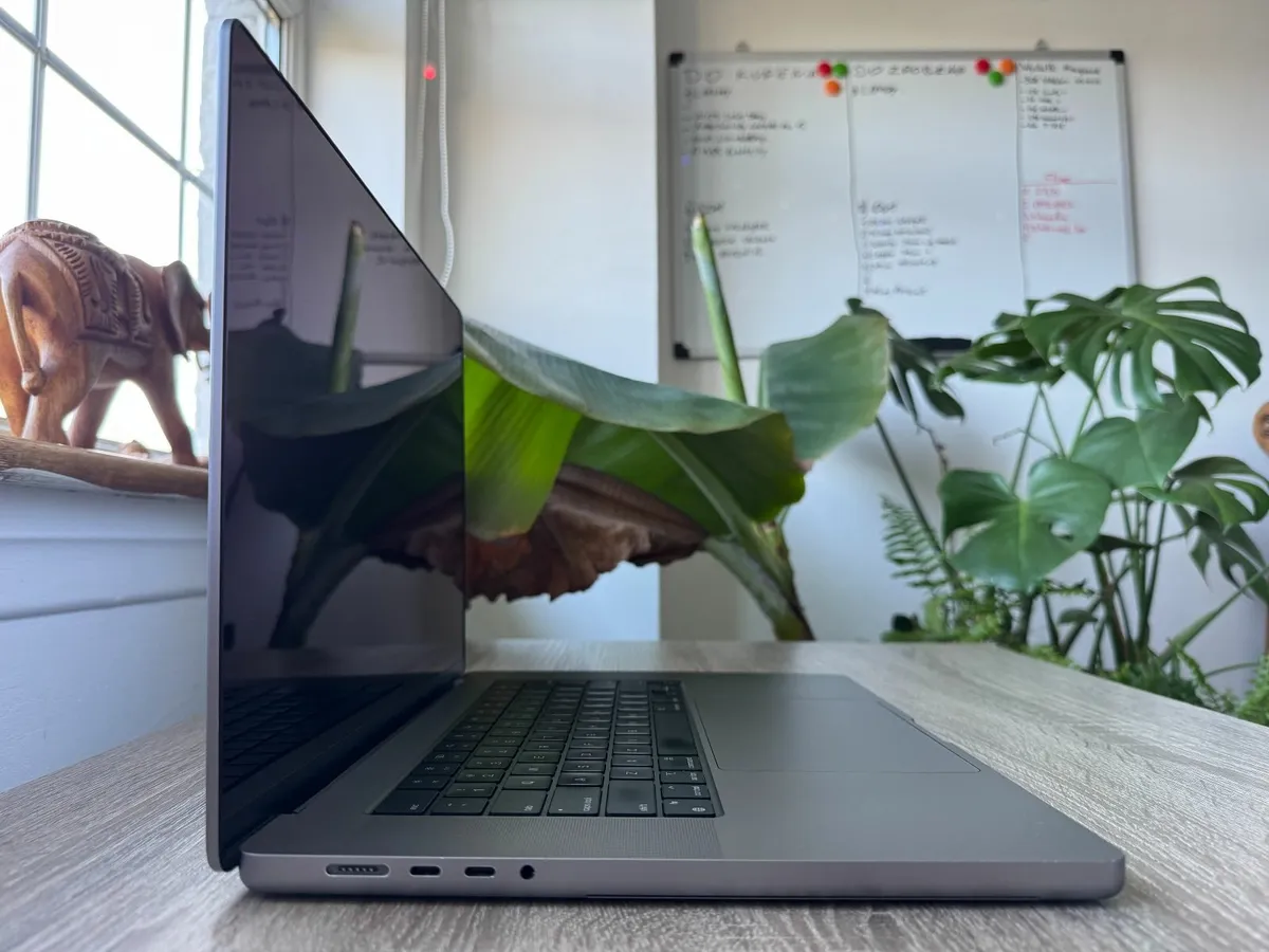 MacBook Pro 16" 2021 M1 Pro | 32GB | 512GB - Image 4