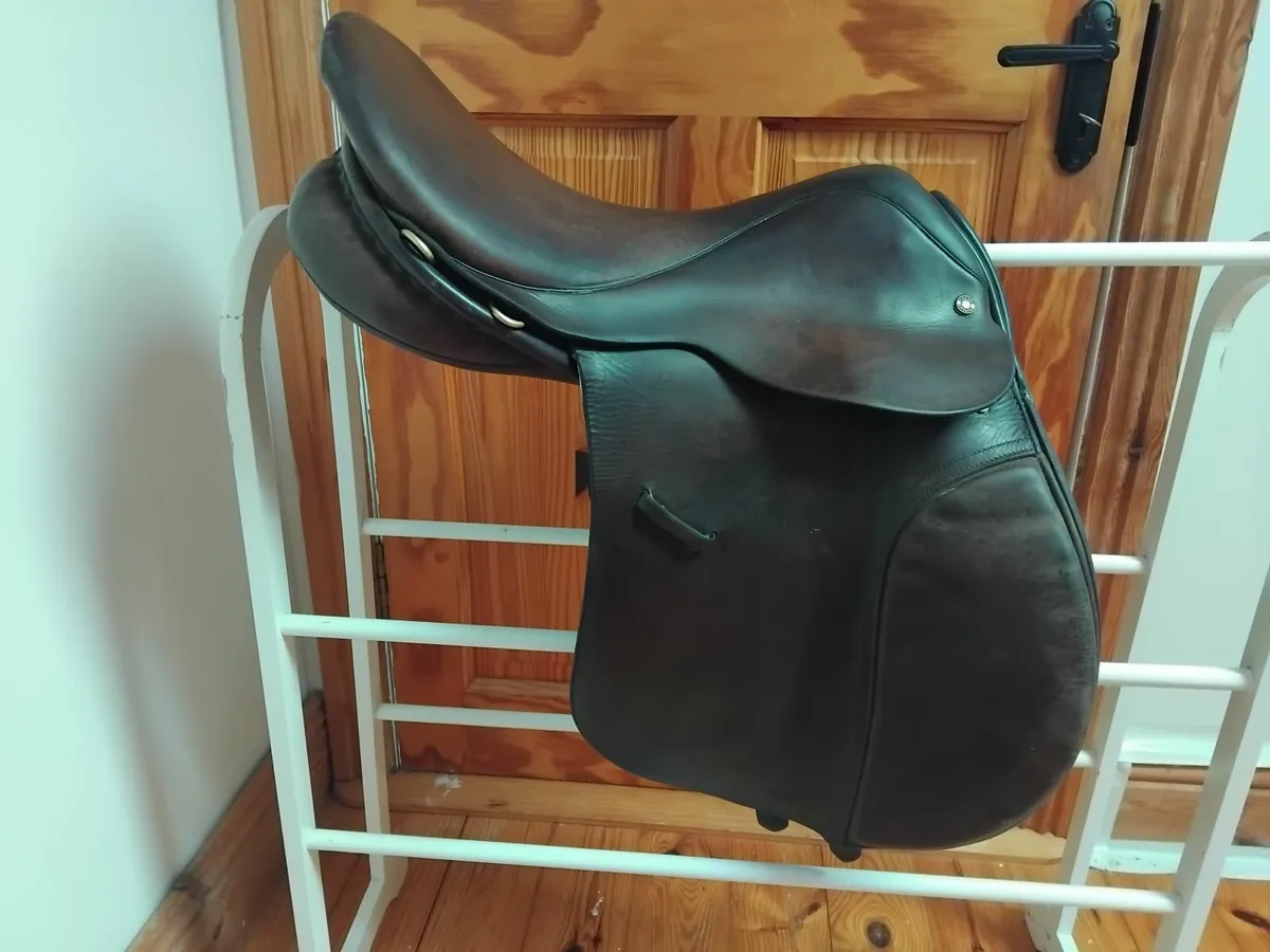 17" Medium Gullet Crosby Gp Saddle - Image 1