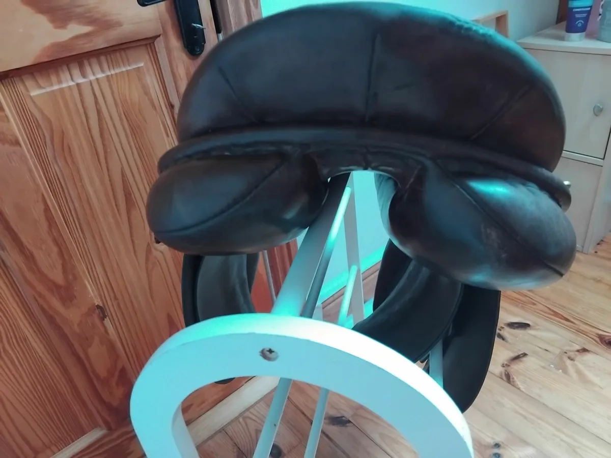 17" Medium Gullet Crosby Gp Saddle - Image 2